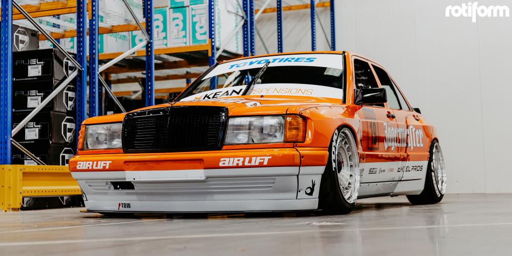  Mercedes-Benz 300E with Rotiform VCE-T